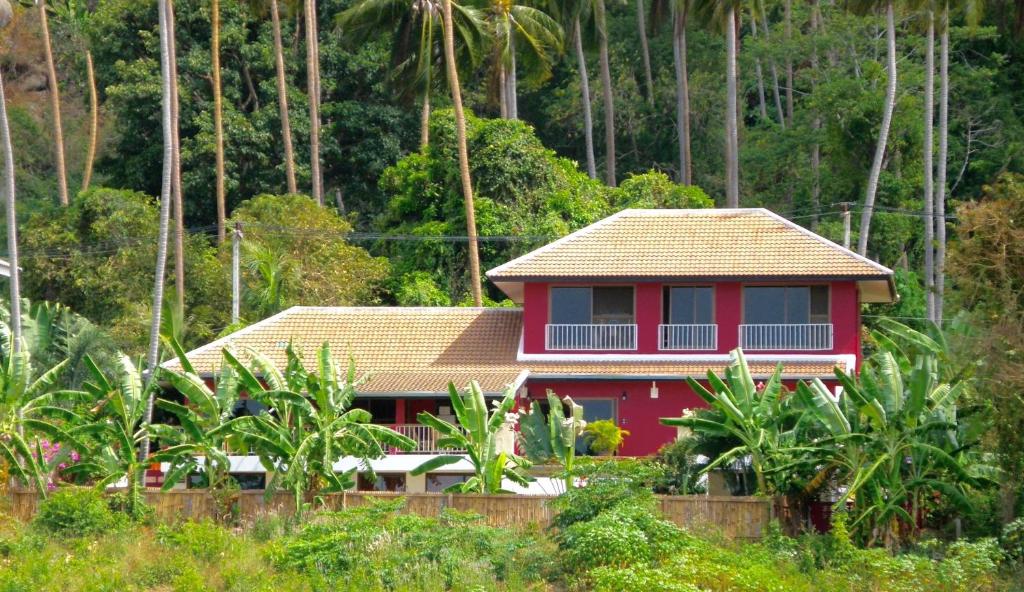 Luxtalay Khanom Hotel nestled in the tropical garden